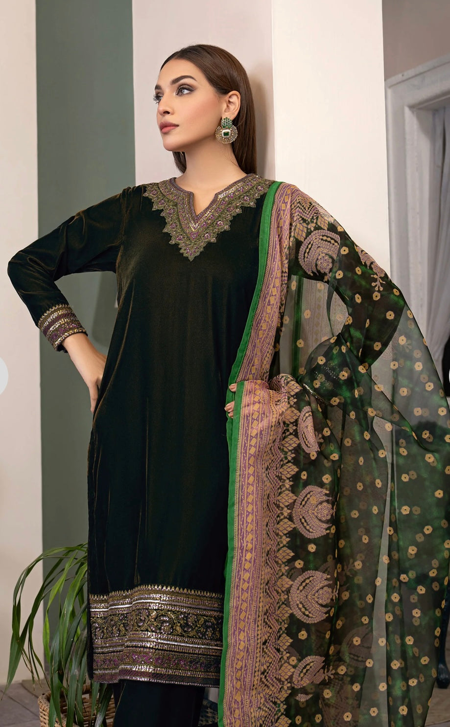 Brand: Limelight-Darkgreen-Velvet