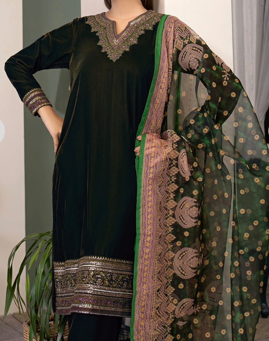 Brand: Limelight-Darkgreen-Velvet