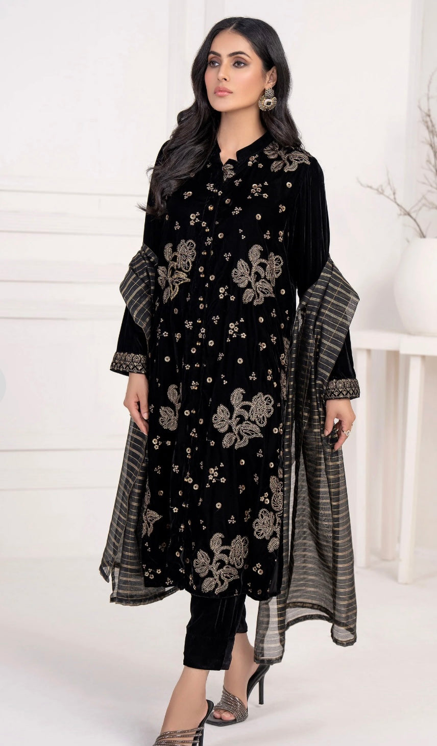 Brand: Limelight-Black-Velvet