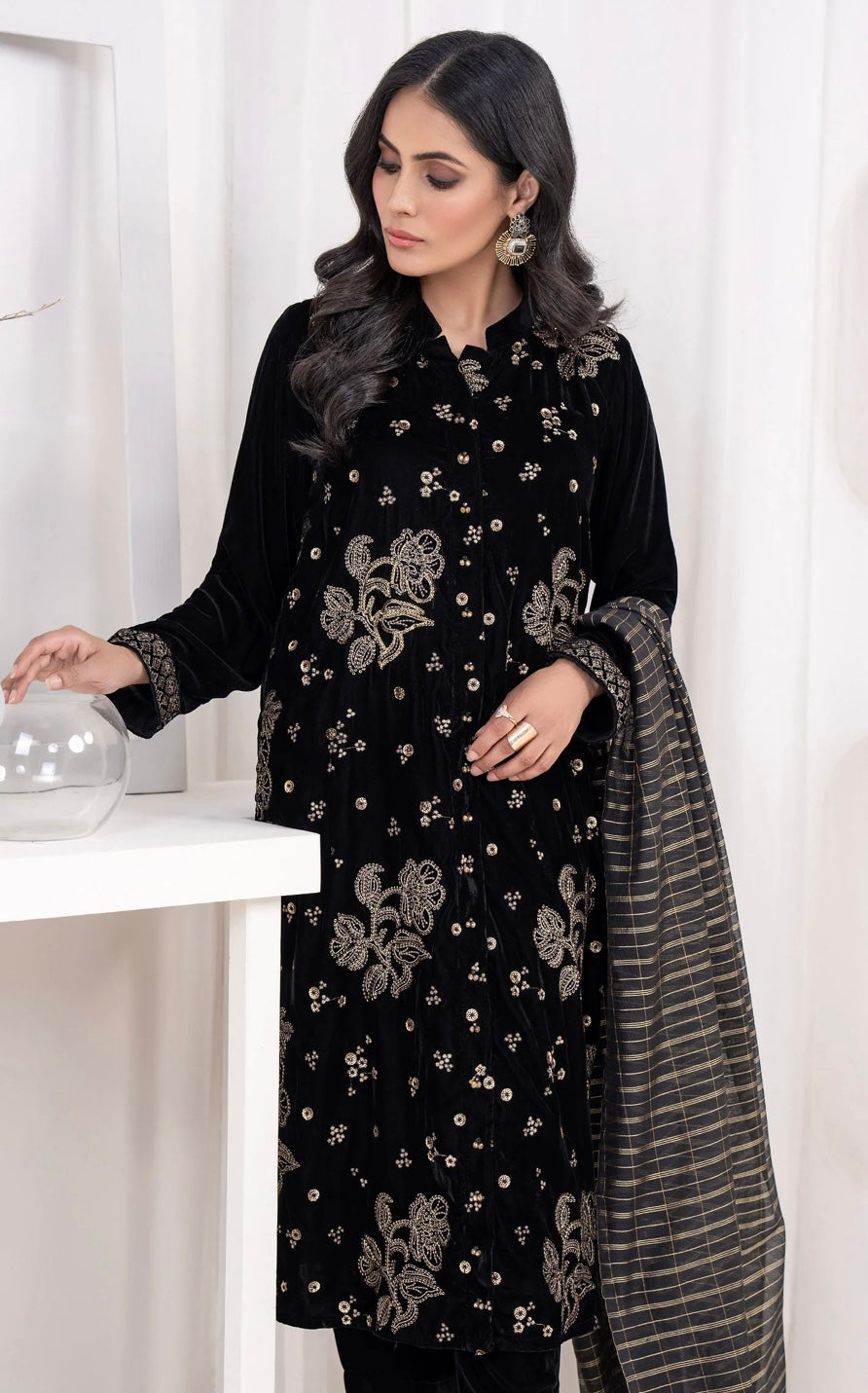 Brand: Limelight-Black-Velvet