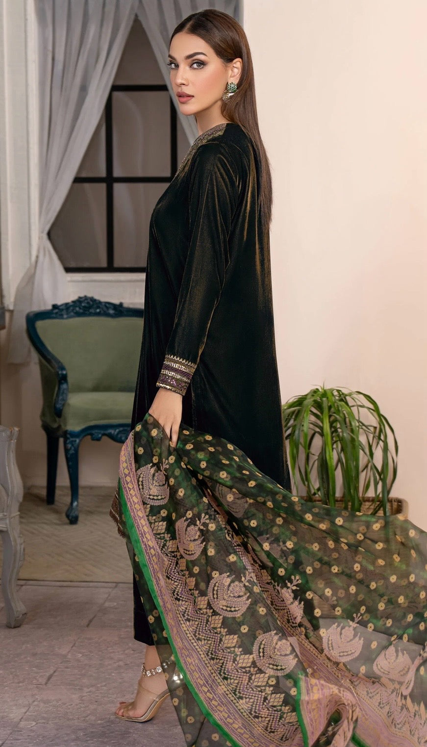 Brand: Limelight-Darkgreen-Velvet
