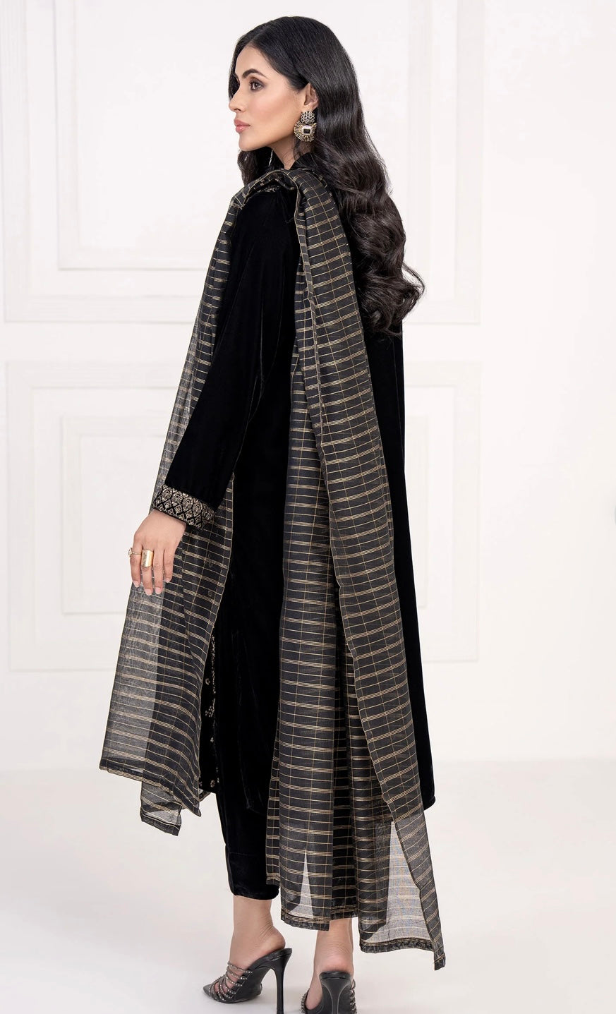 Brand: Limelight-Black-Velvet