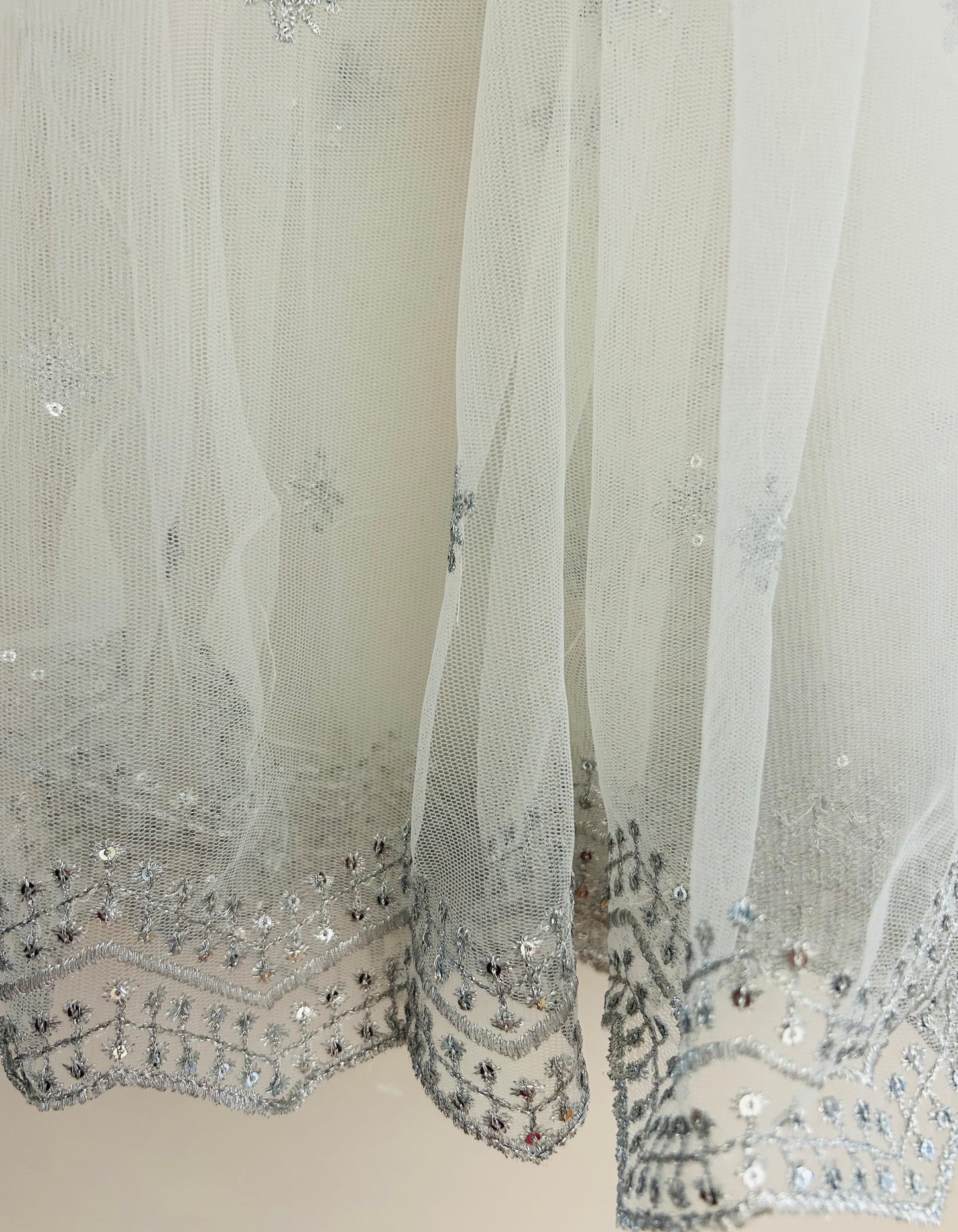 White & Silver Duppata